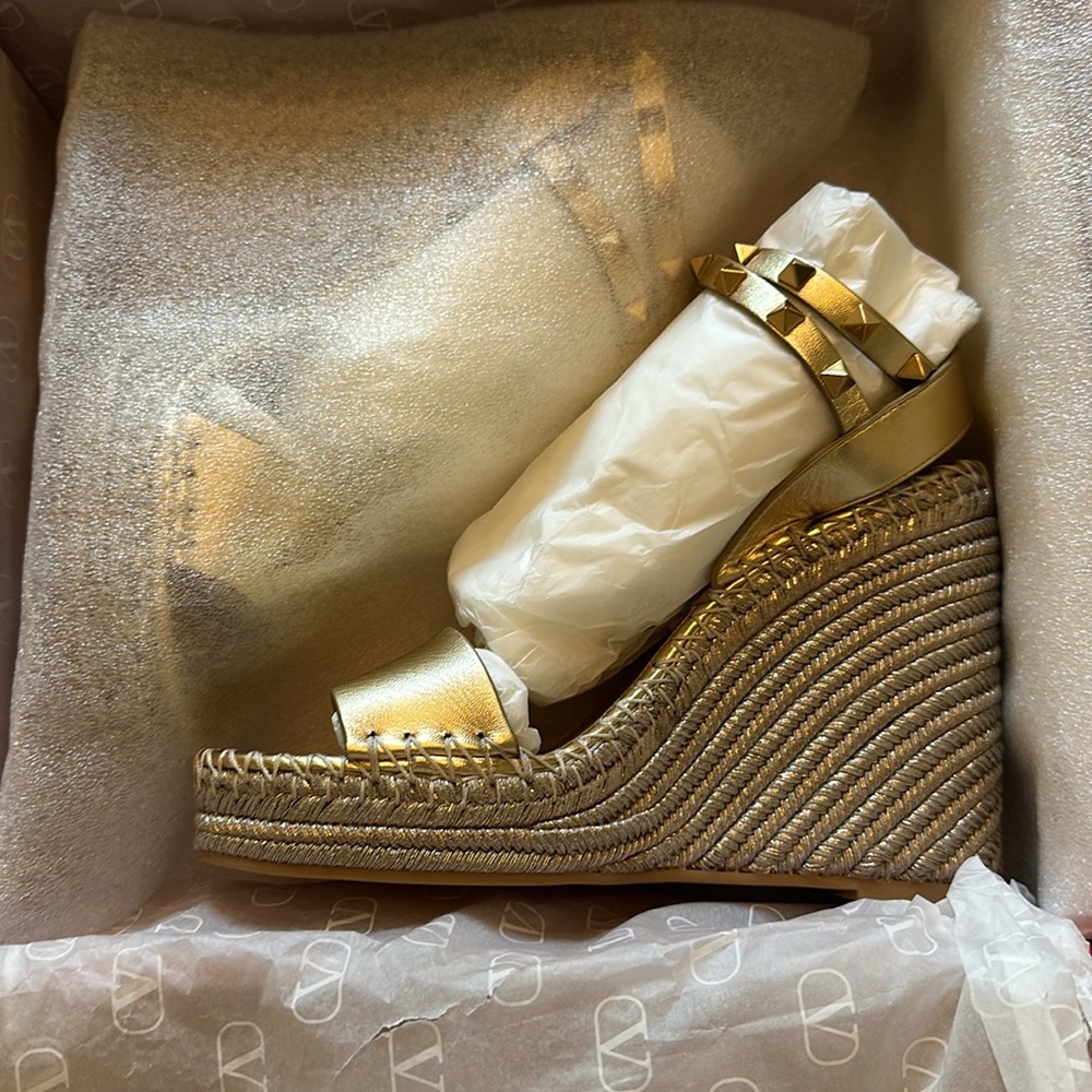 New in box Valentino rock stud wedge espadrillas.  Size 38. Gold - Picture 4 of 8
